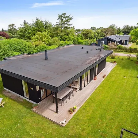 Semesterbostad Odke - 350m From The Sea By Interhome Odder